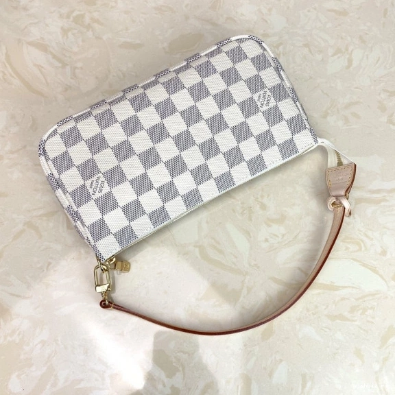 WIS Vuitton Louis POCHETTE ACCESSOIRES 0102